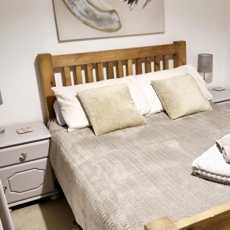 Private One Bedroom Apartment With Garden And Parking Тейм Екстериор снимка