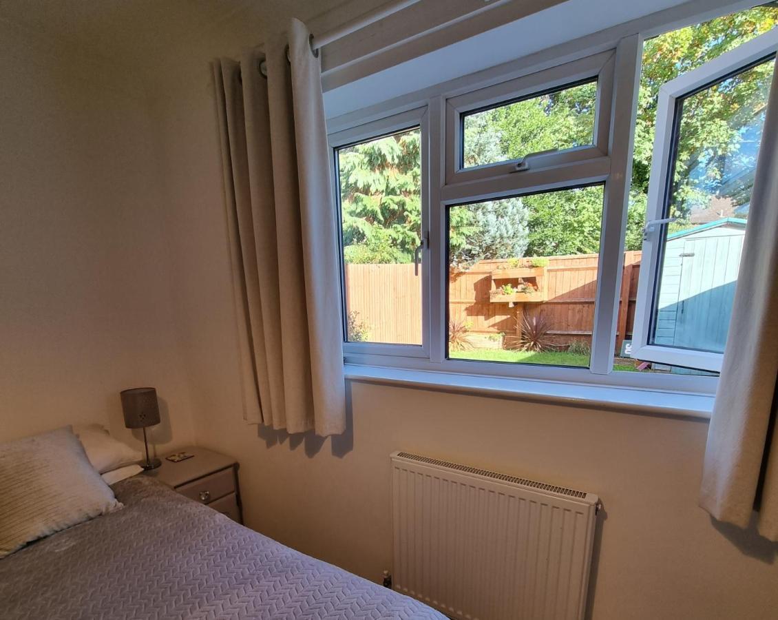 Private One Bedroom Apartment With Garden And Parking Тейм Екстериор снимка