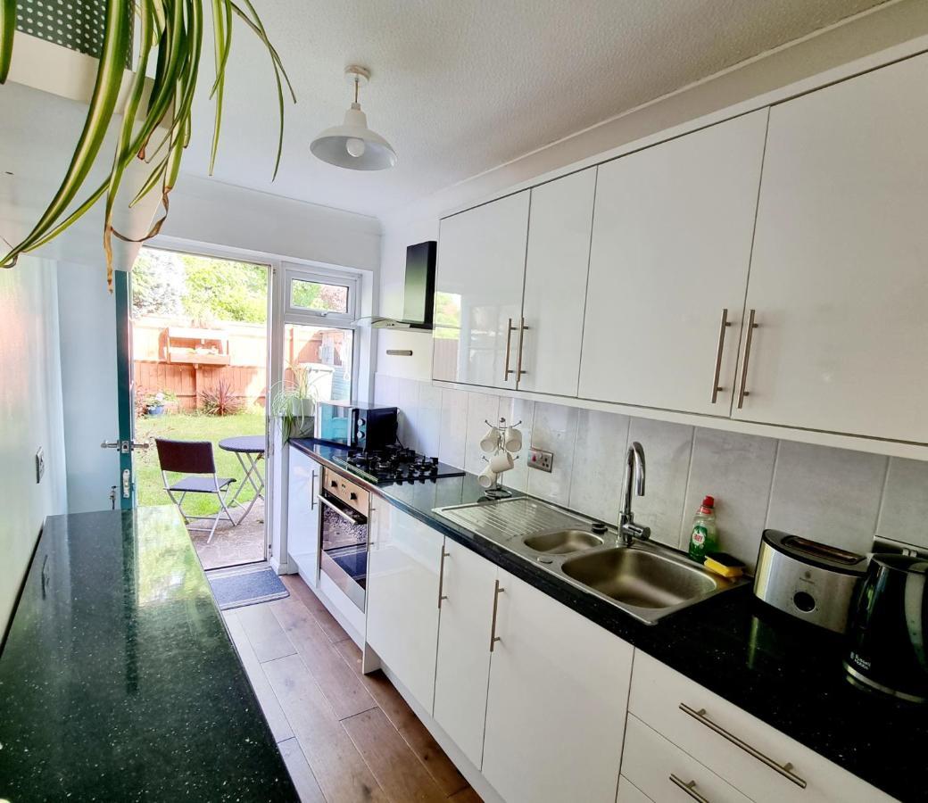 Private One Bedroom Apartment With Garden And Parking Тейм Екстериор снимка